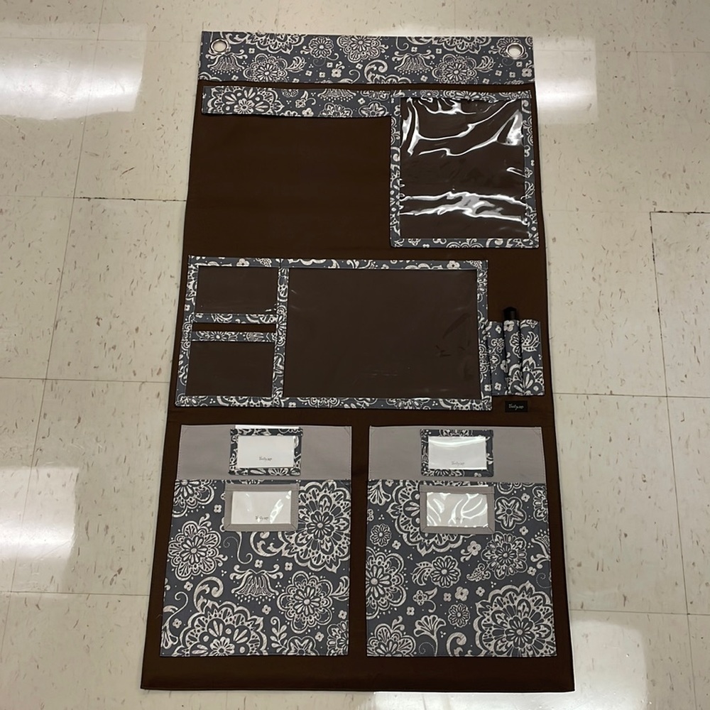 Thirty-One Gifts wall hanging organizer